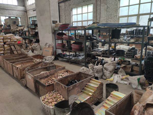 滑塊、電路板、刀架、定位盤、行程開關(guān)、水泵等